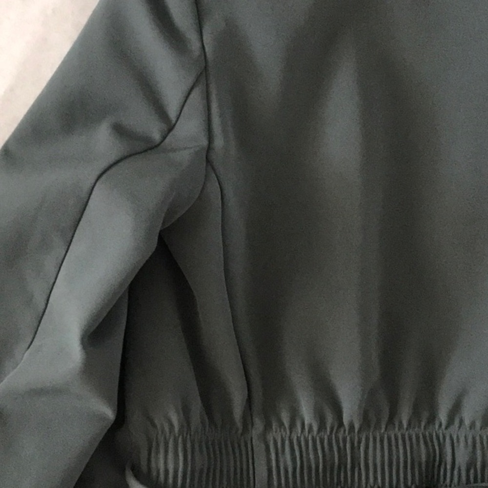 Athleta Endless Blazer olive green like New perfect condition! Zip pockets - Picture 7 of 10